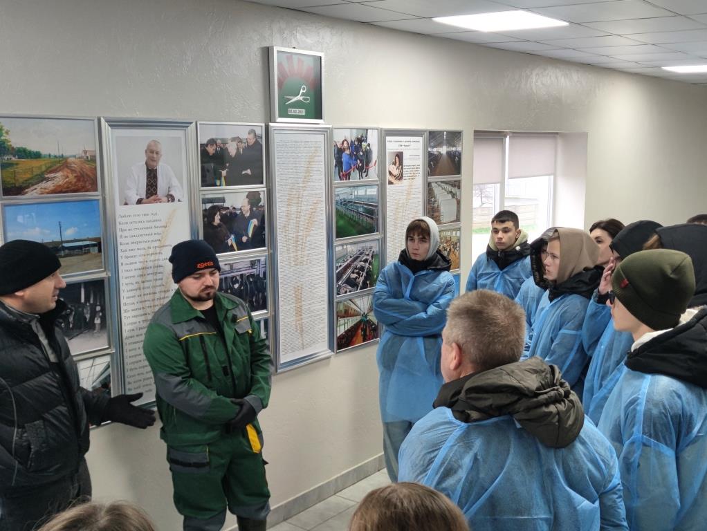 Профорієнтаційна екскурсія: учні Карапишівського ліцею знайомилися з високотехнологічним тваринництвом